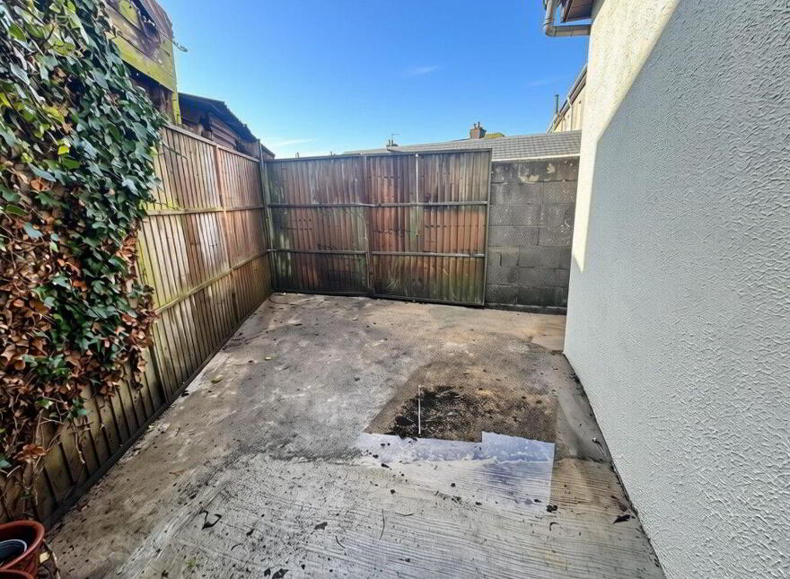 30 Saint Joseph's Villas, Athlone, N37E7K8