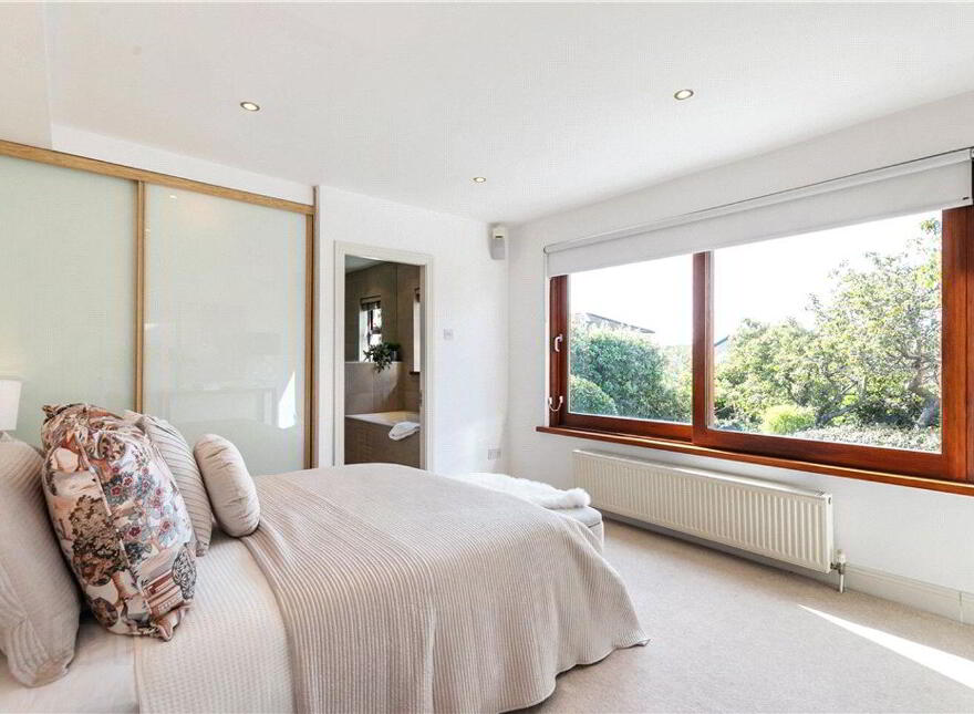 Cove Villa, 1A Lower Albert Road, Sandycove, A96A3T9