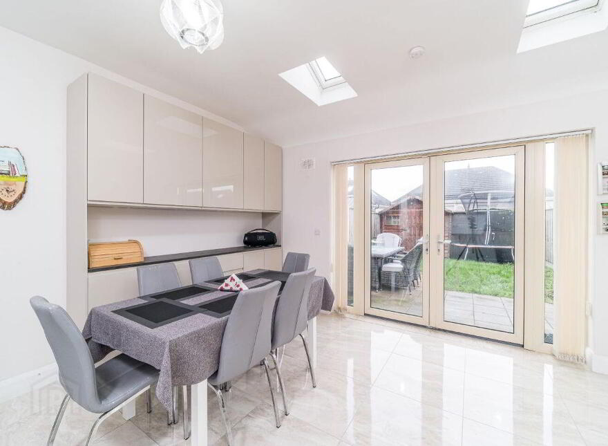 32 Market Square, Newcastle, Newcastle, D22E1R0