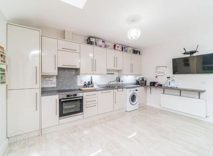 32 Market Square, Newcastle, Newcastle, D22E1R0