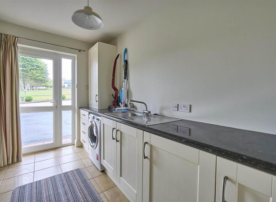 Flat 1, 17 Church Road, Helens Bay, BT19 1TP