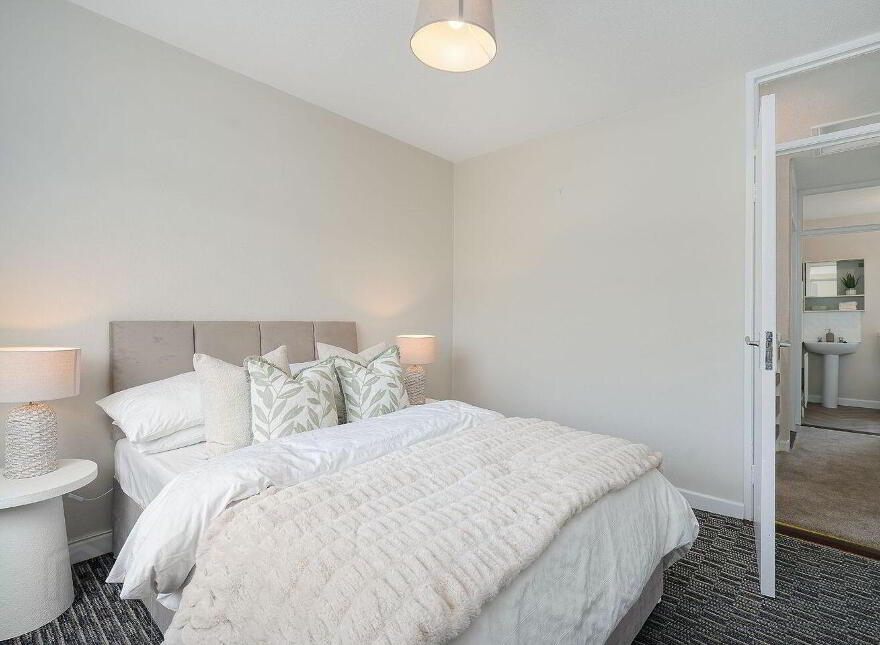 171 The Oaks, Newbridge, W12P088