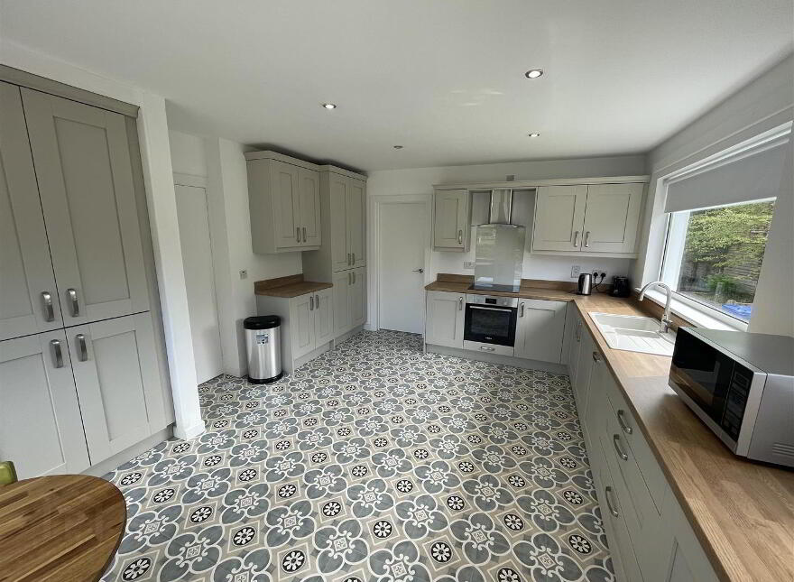 47 Newforge Lane, Belfast, BT9 5NW