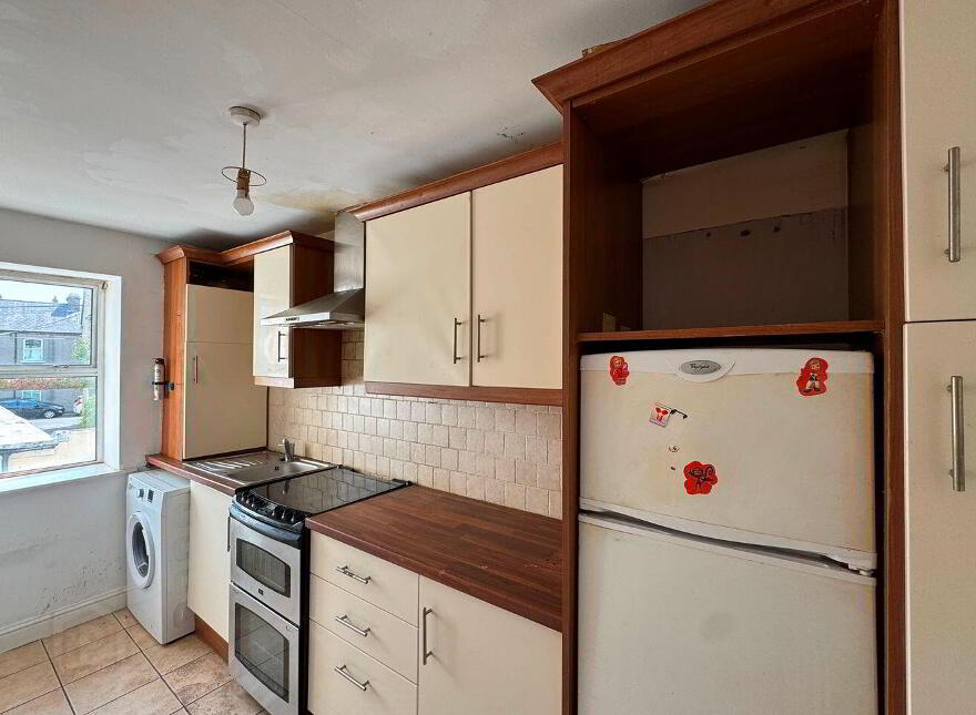 Apts, 1 & 2 Dunbur House, Seapoint Road, Bray, A98E033