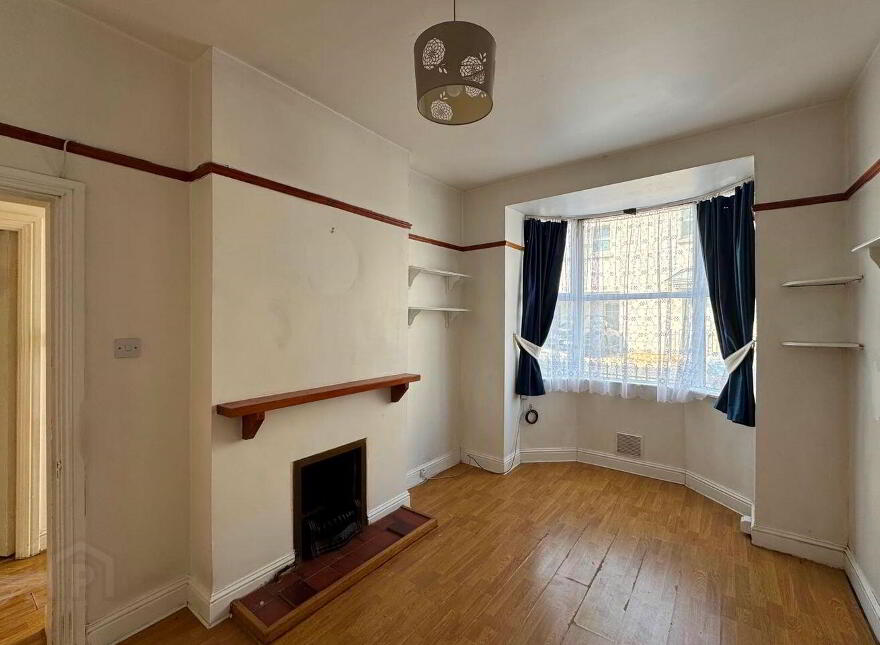 Apts, 1 & 2 Dunbur House, Seapoint Road, Bray, A98E033