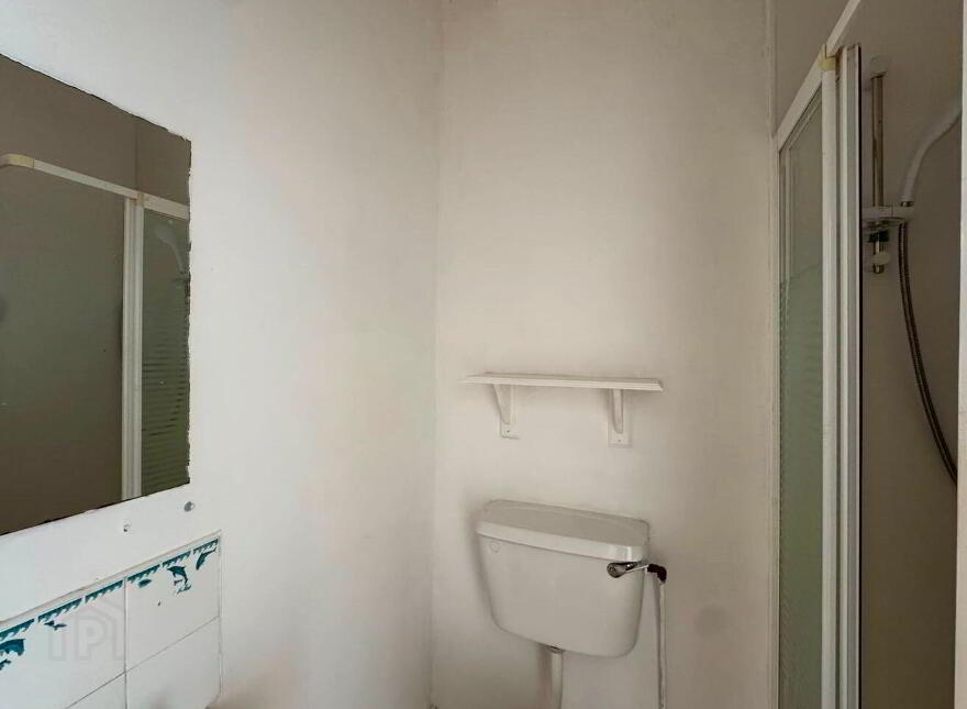 Apts, 1 & 2 Dunbur House, Seapoint Road, Bray, A98E033