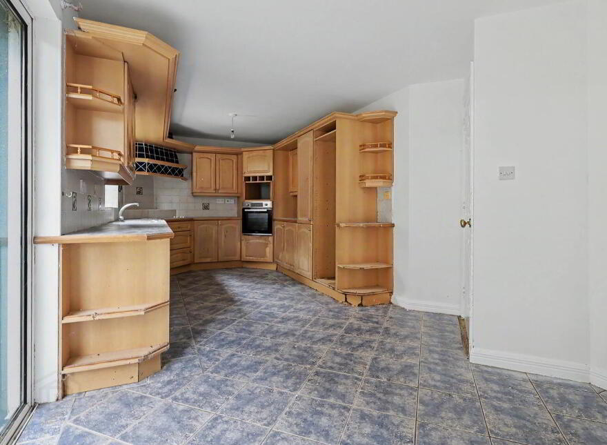 10 Harbour Village, Westport Quay, F28D952