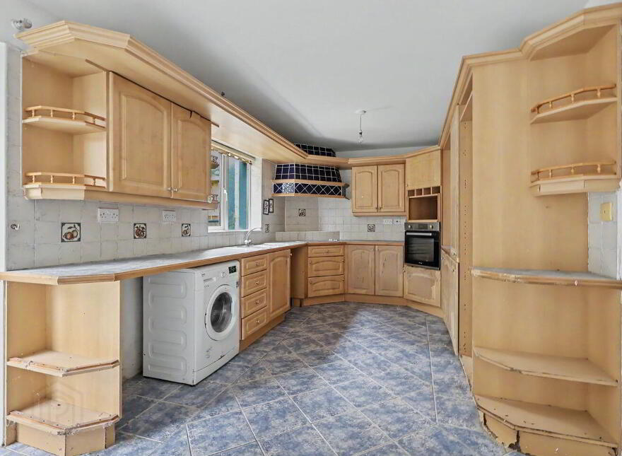 10 Harbour Village, Westport Quay, F28D952