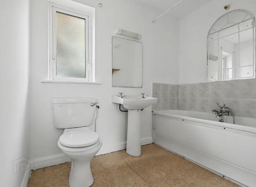 10 Harbour Village, Westport Quay, F28D952