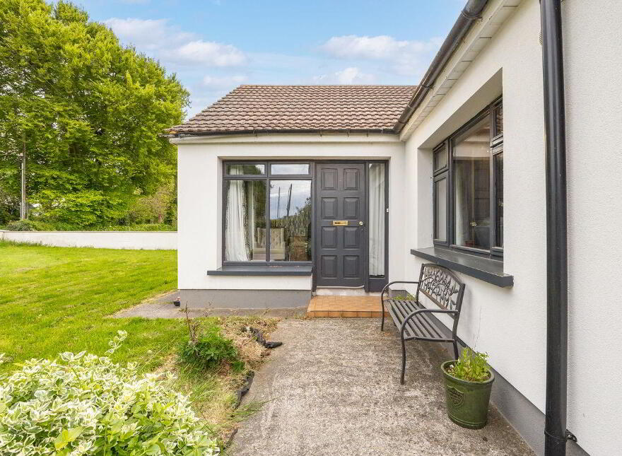 Tankardsgarden, Newbridge, W12HE44