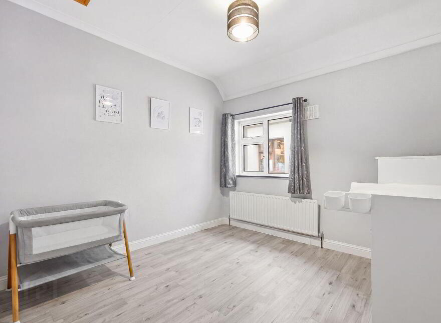 Tankardsgarden, Newbridge, W12HE44
