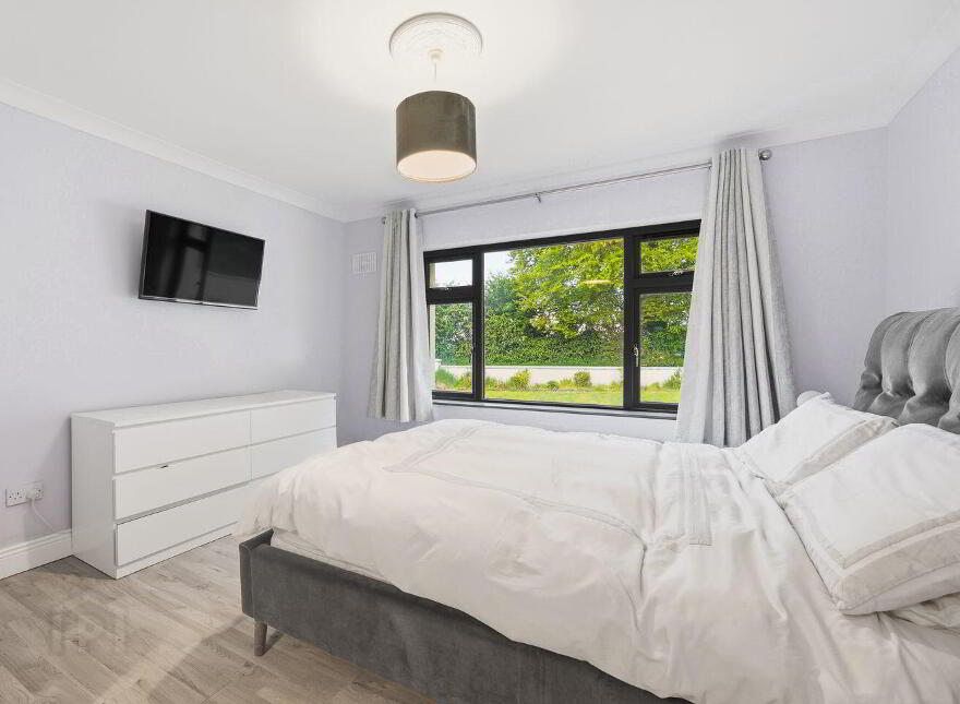 Tankardsgarden, Newbridge, W12HE44