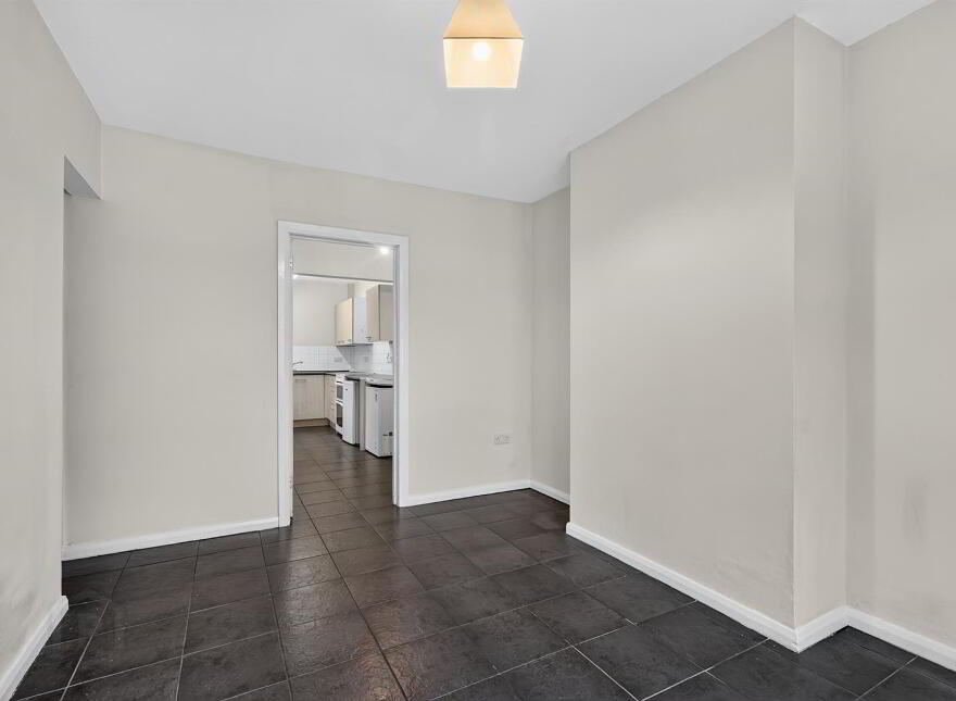 18 Empire Parade, Belfast, BT12 6GN