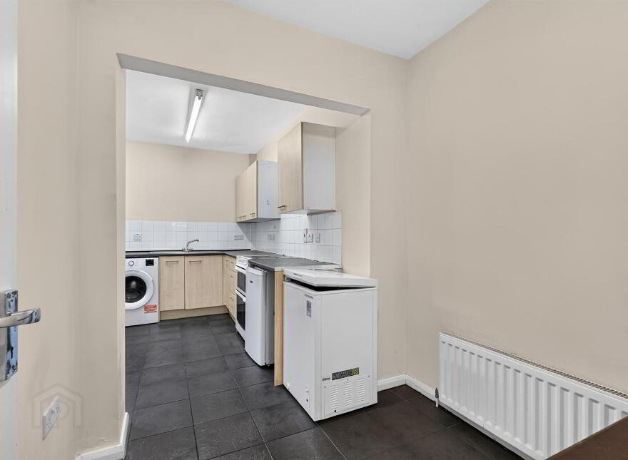 18 Empire Parade, Belfast, BT12 6GN