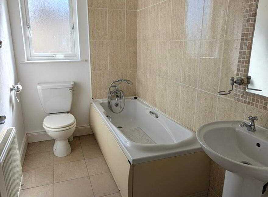 26 Castleforde, Ballyconnell, H14X276