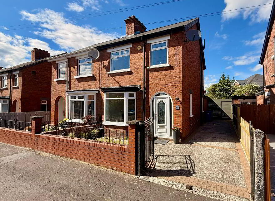 40 Loopland Drive, Belfast, BT6 9DX
