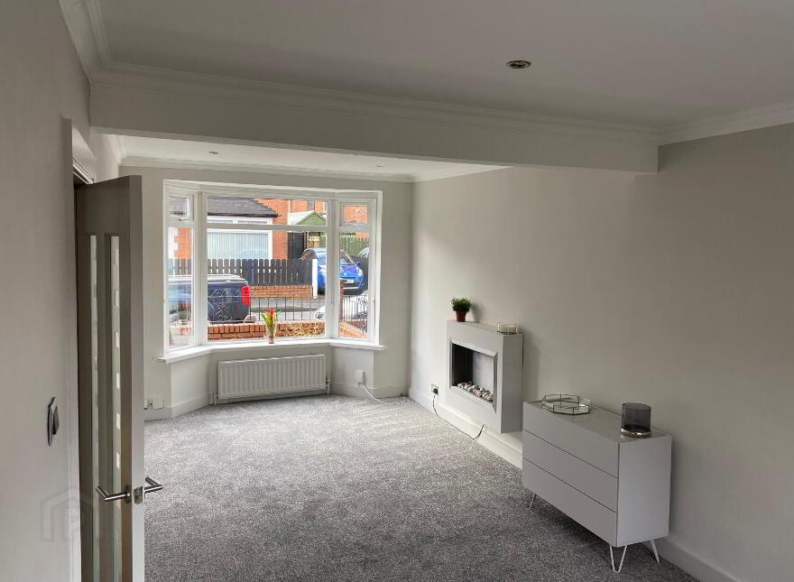 40 Loopland Drive, Belfast, BT6 9DX