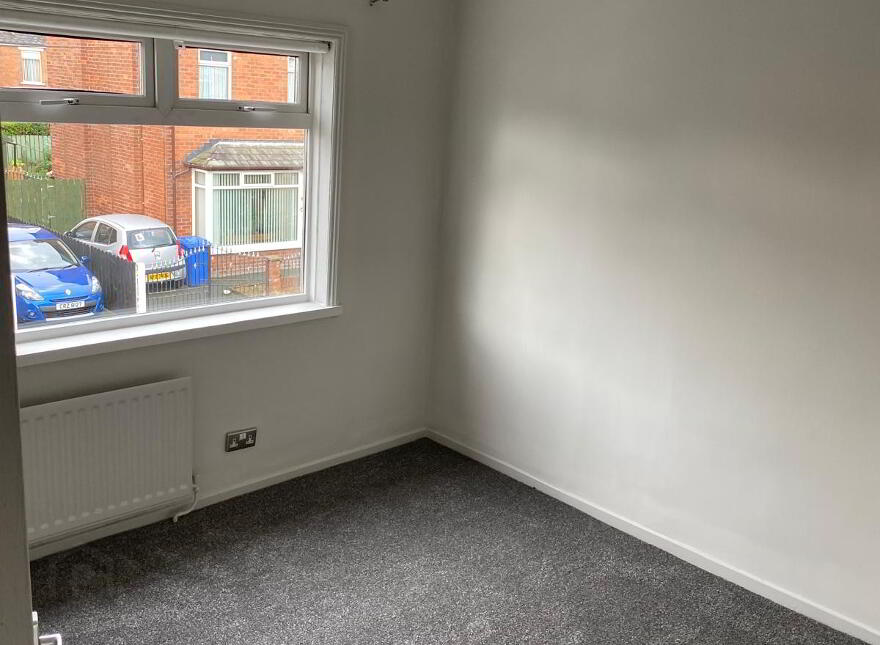 40 Loopland Drive, Belfast, BT6 9DX