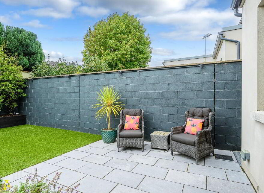 69 Aylesbury, Ballintemple, Ballintemple, T12N72R