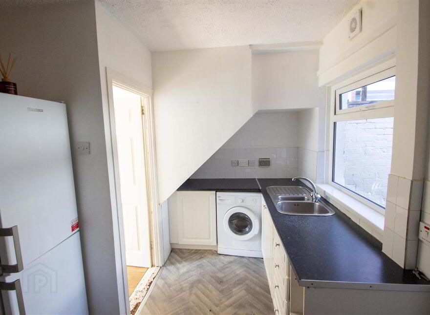 39 Beechmount Street, Falls Road, Belfast, BT12 7NH
