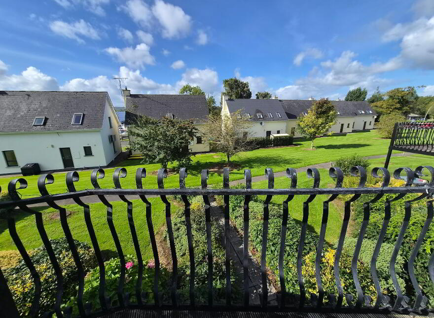 8 The Waterfront, Dromod, Carrick-On-Shannon, N41YW40