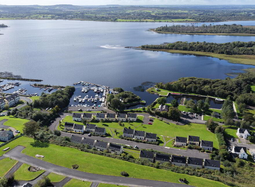 8 The Waterfront, Dromod, Carrick-On-Shannon, N41YW40