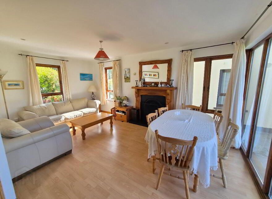 8 The Waterfront, Dromod, Carrick-On-Shannon, N41YW40