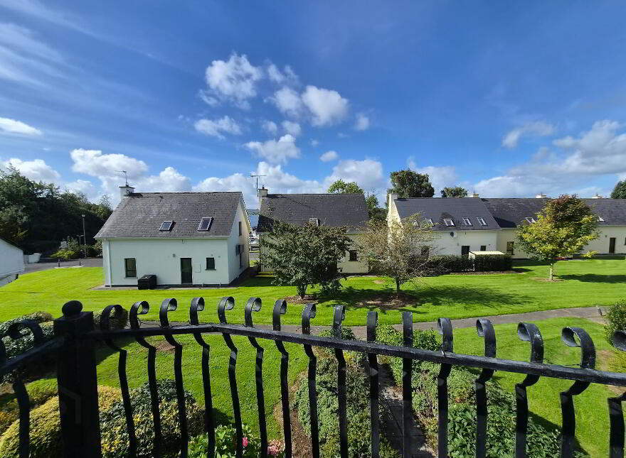 8 The Waterfront, Dromod, Carrick-On-Shannon, N41YW40