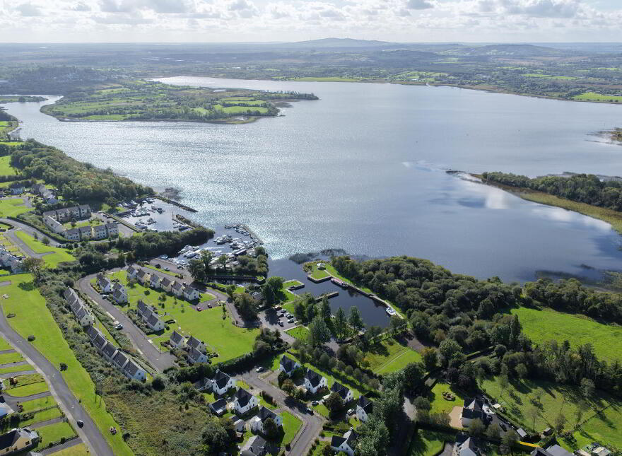8 The Waterfront, Dromod, Carrick-On-Shannon, N41YW40