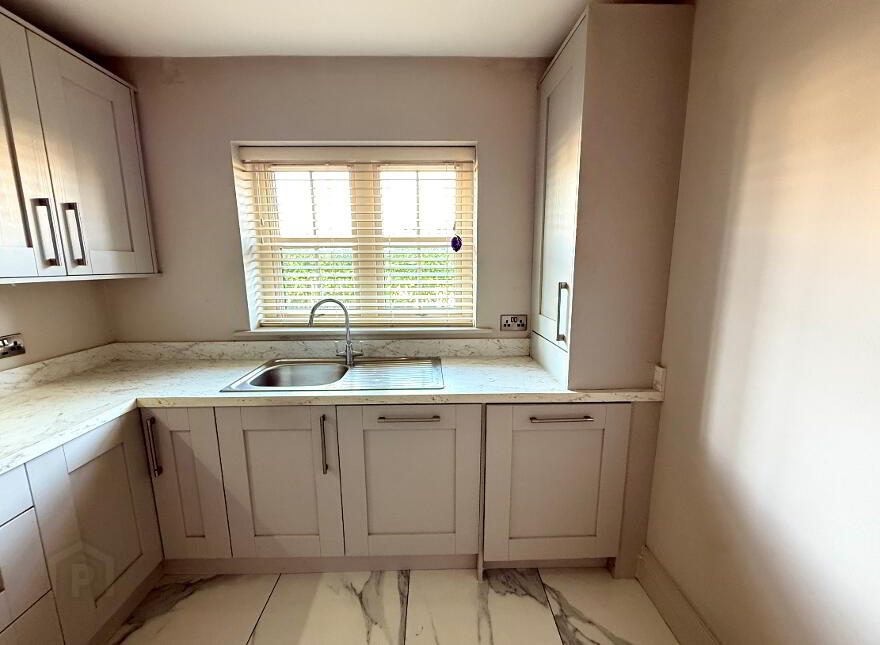 1B, Oak Country Manor, Waterside, L'Derry, BT47 6SE