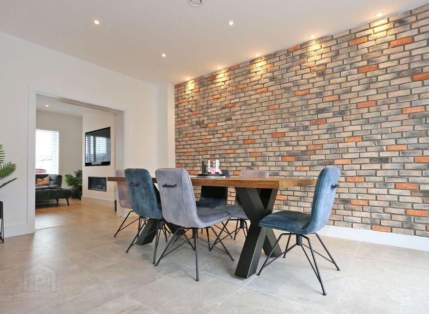40 Newtown Manor, Newtown, Newtown, V9499C1
