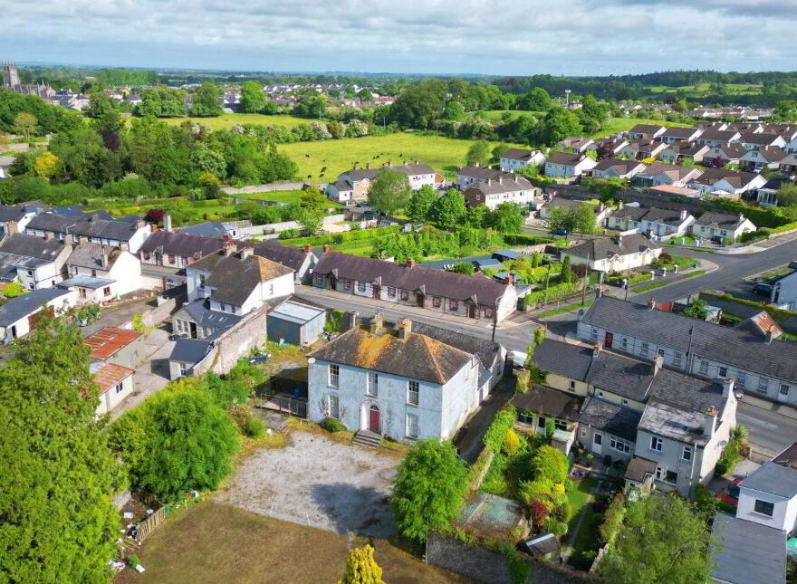 Newbridge Street, Birr, R42YE26