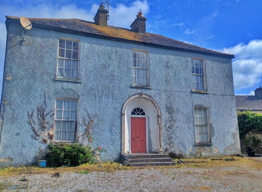 Newbridge Street, Birr, R42YE26