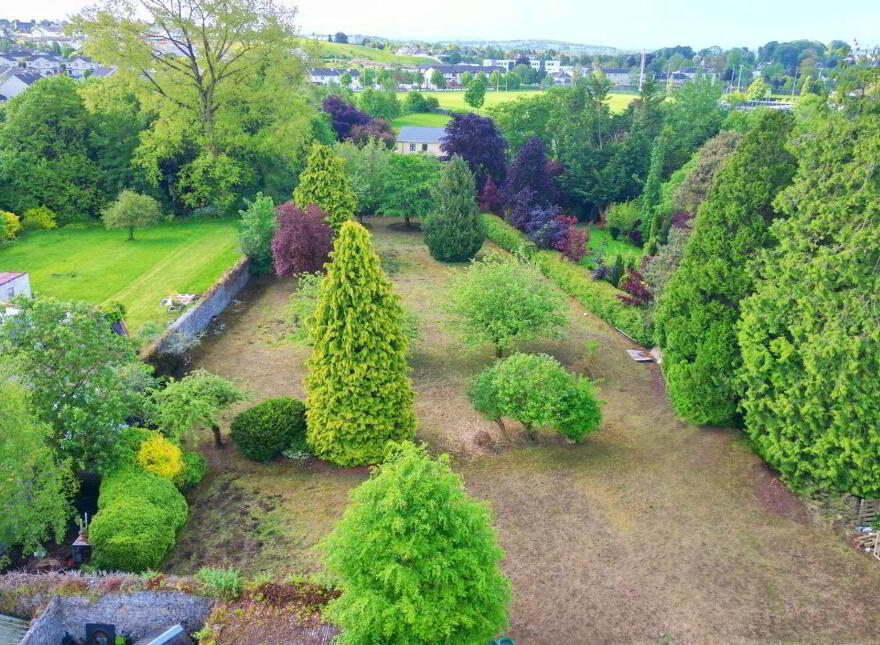 Newbridge Street, Birr, R42YE26
