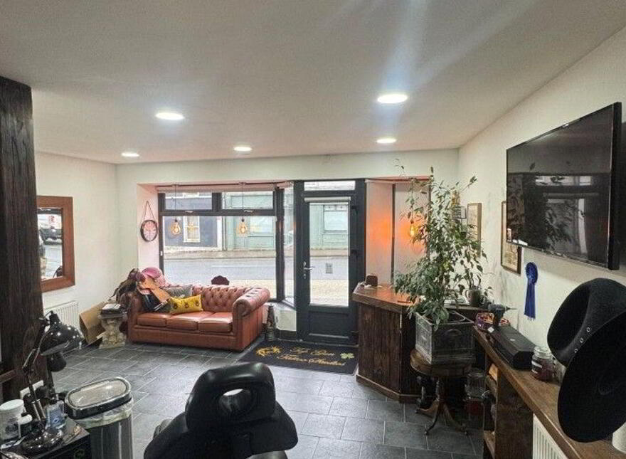 Black Pearl Tattoo Studio, Main Street, Castlerea, F45X303