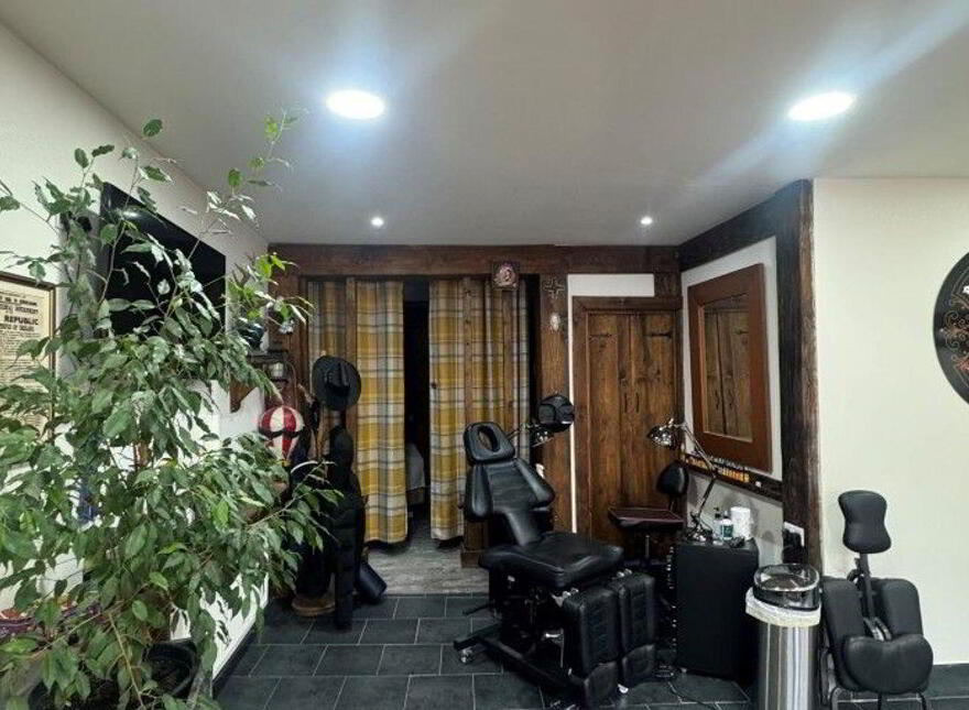 Black Pearl Tattoo Studio, Main Street, Castlerea, F45X303
