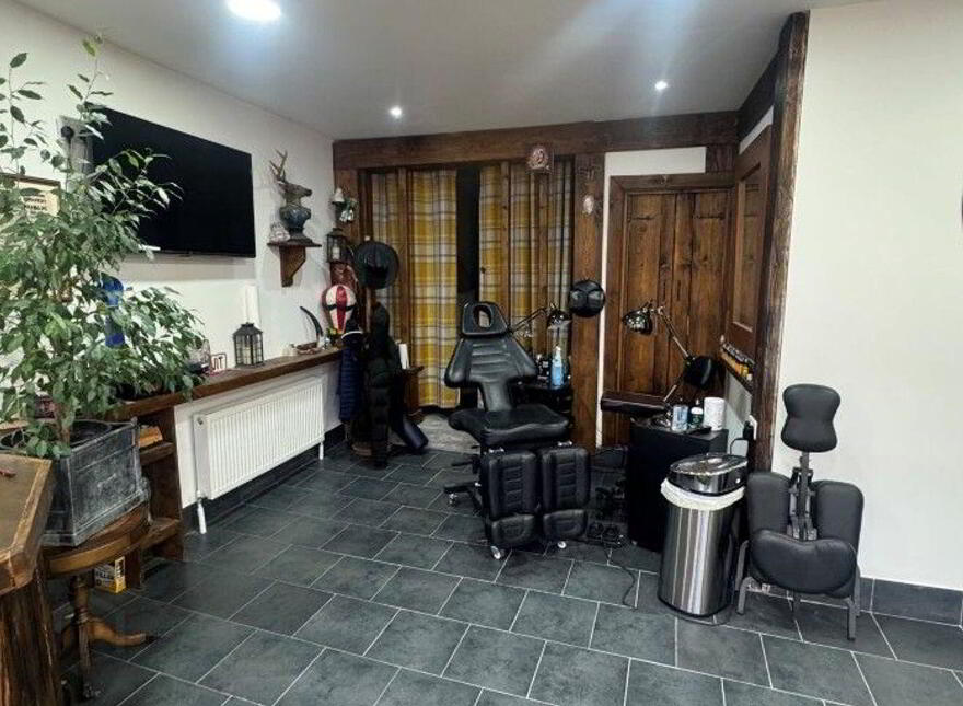 Black Pearl Tattoo Studio, Main Street, Castlerea, F45X303