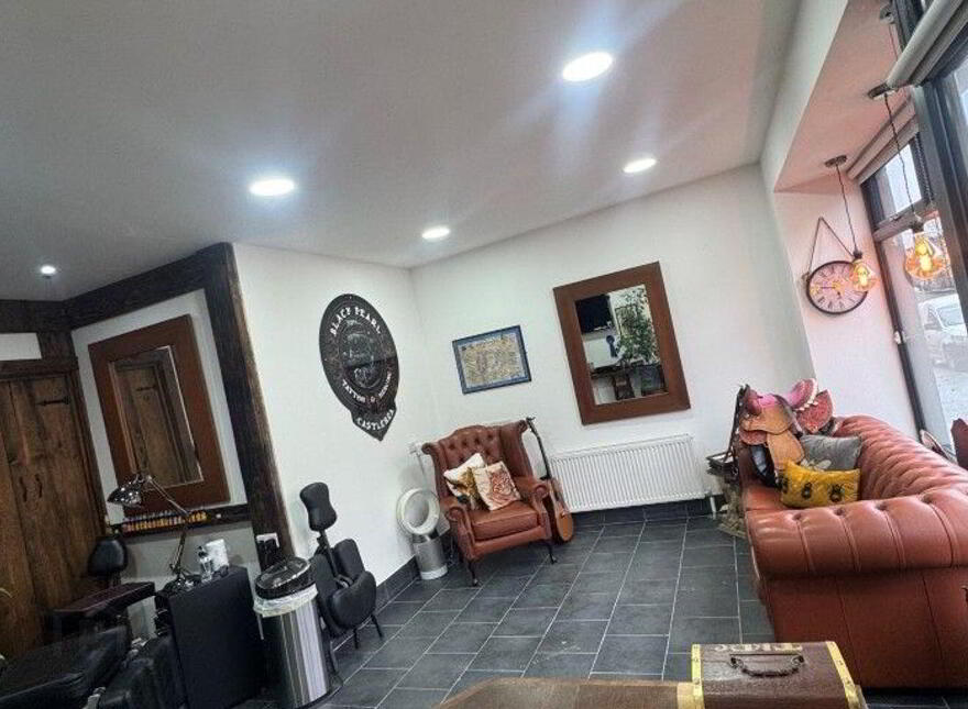 Black Pearl Tattoo Studio, Main Street, Castlerea, F45X303