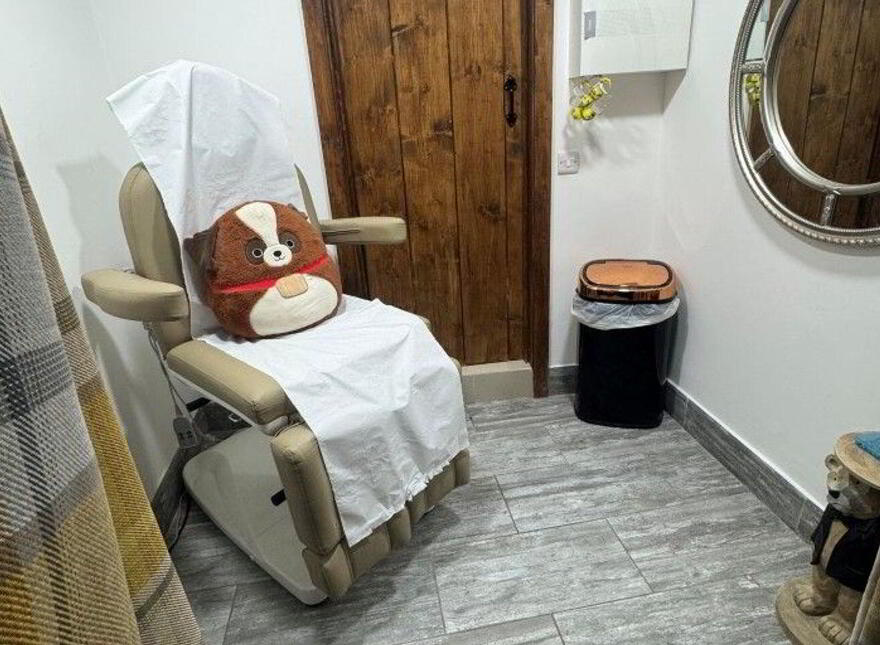 Black Pearl Tattoo Studio, Main Street, Castlerea, F45X303
