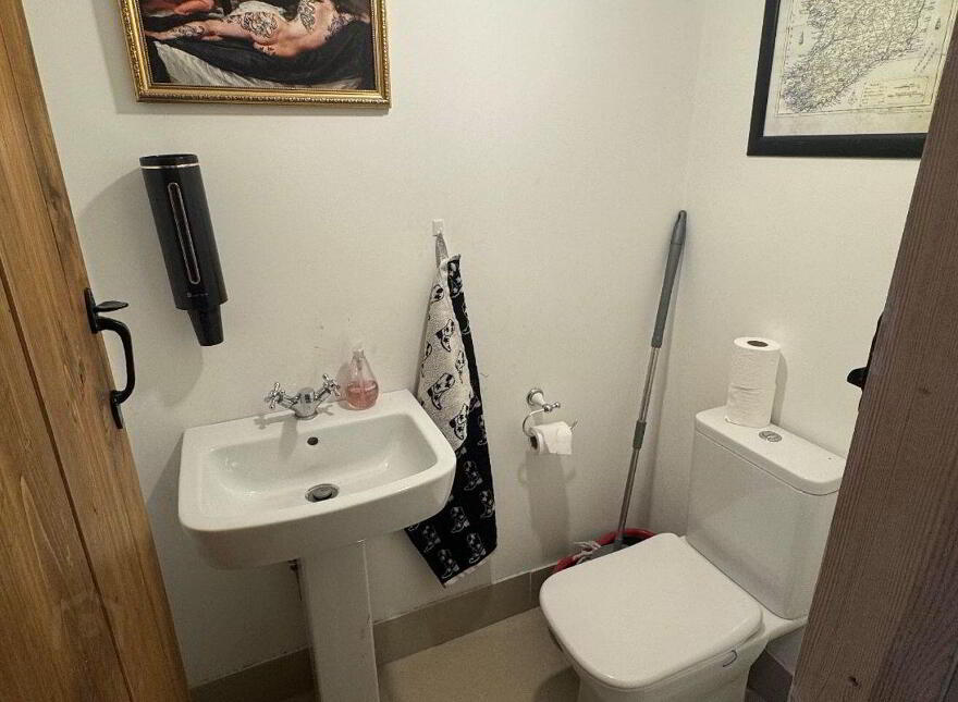 Black Pearl Tattoo Studio, Main Street, Castlerea, F45X303
