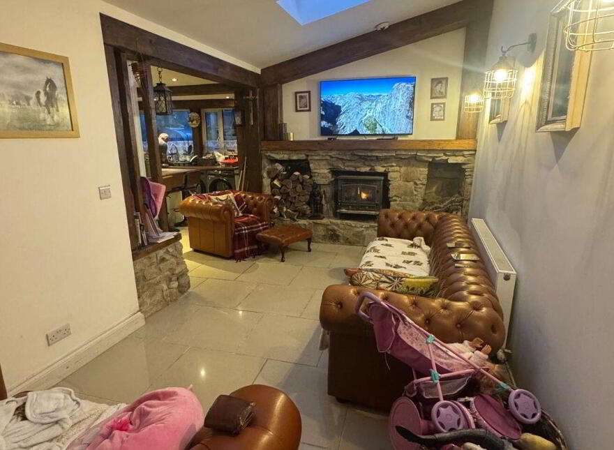 Black Pearl Tattoo Studio, Main Street, Castlerea, F45X303