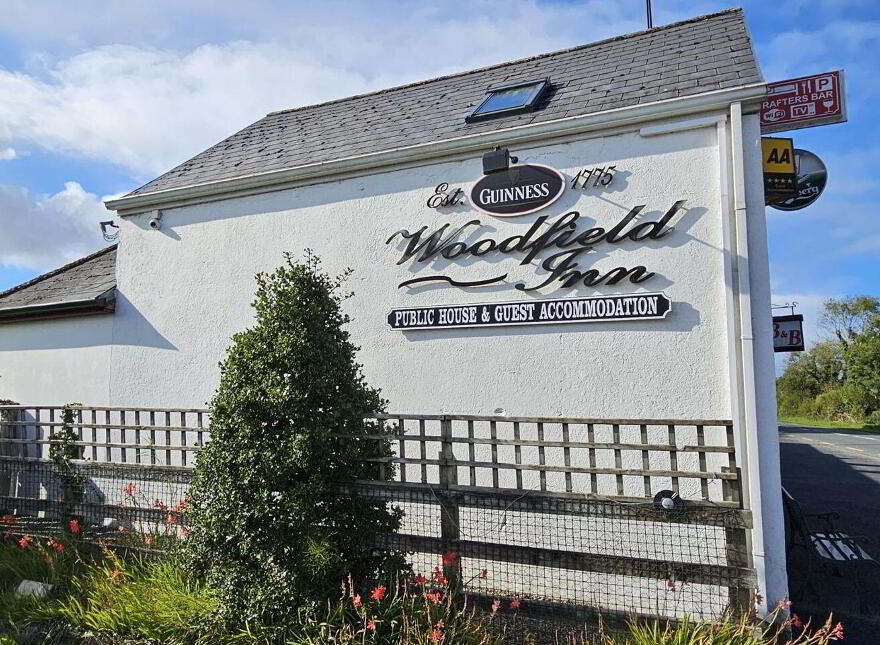 Woodfield Inn, Larkhill, Beltra, F91AC66