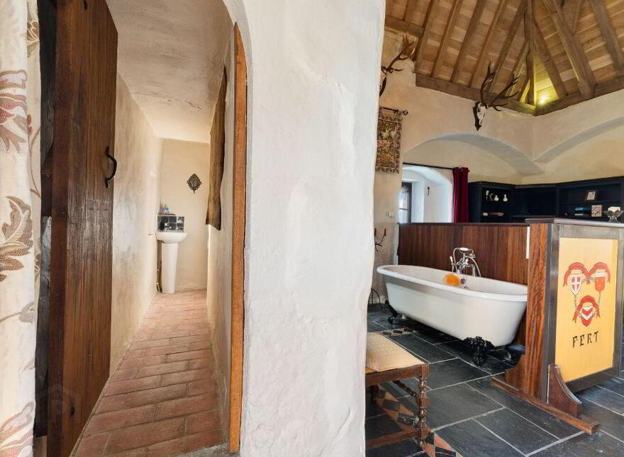 Ballytarsna Castle, Ballytarsna, Horse And Jockey, E25TX39