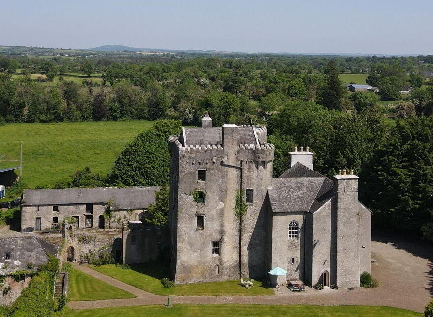Emmel Castle, Emmel, Cloughjordan