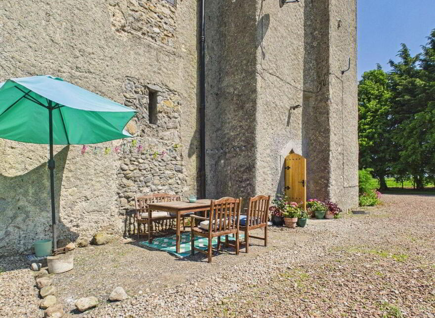 Emmel Castle, Emmel, Cloughjordan