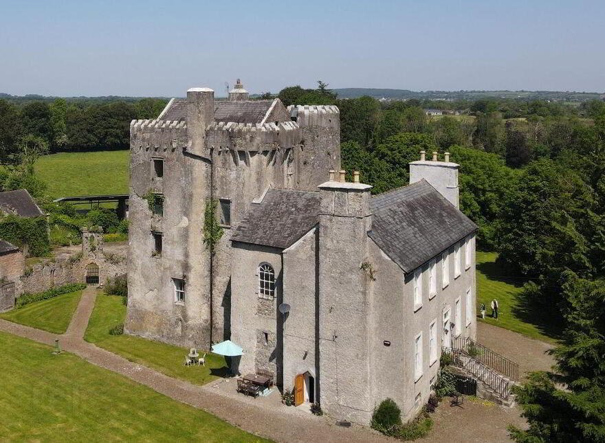 Emmel Castle, Emmel, Cloughjordan