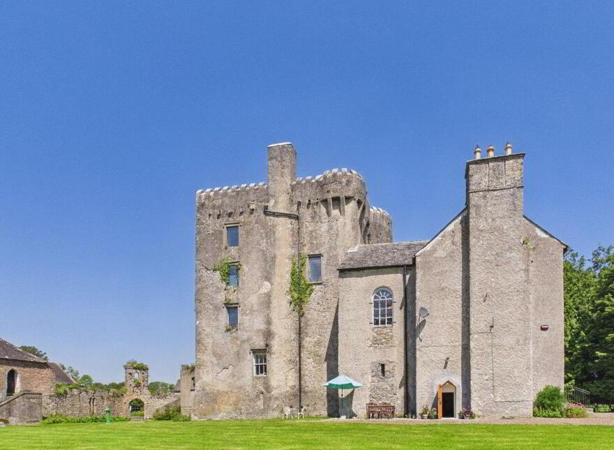 Emmel Castle, Emmel, Cloughjordan