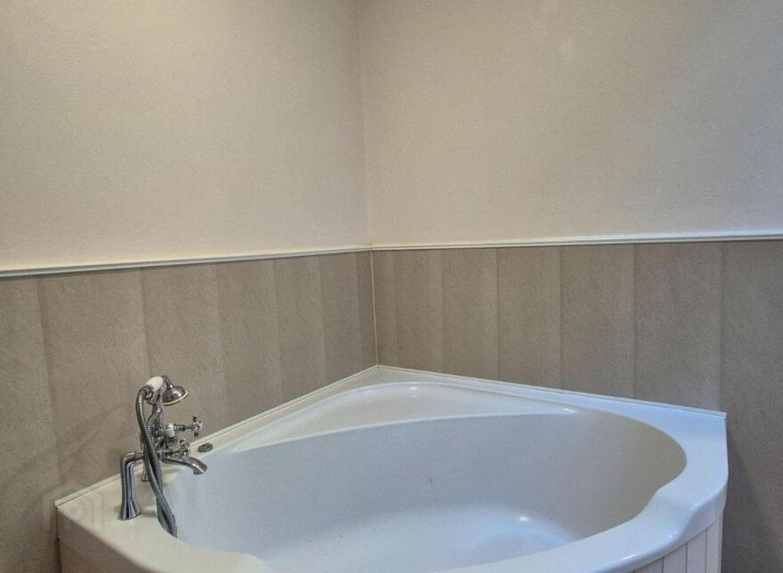 Four Bee Cottage, Commons, Mountmellick, Emo, R32R2Y7