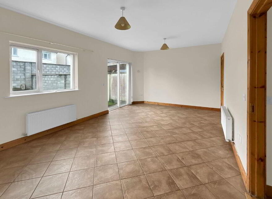49 An Chuirt, Monard, E34AC80