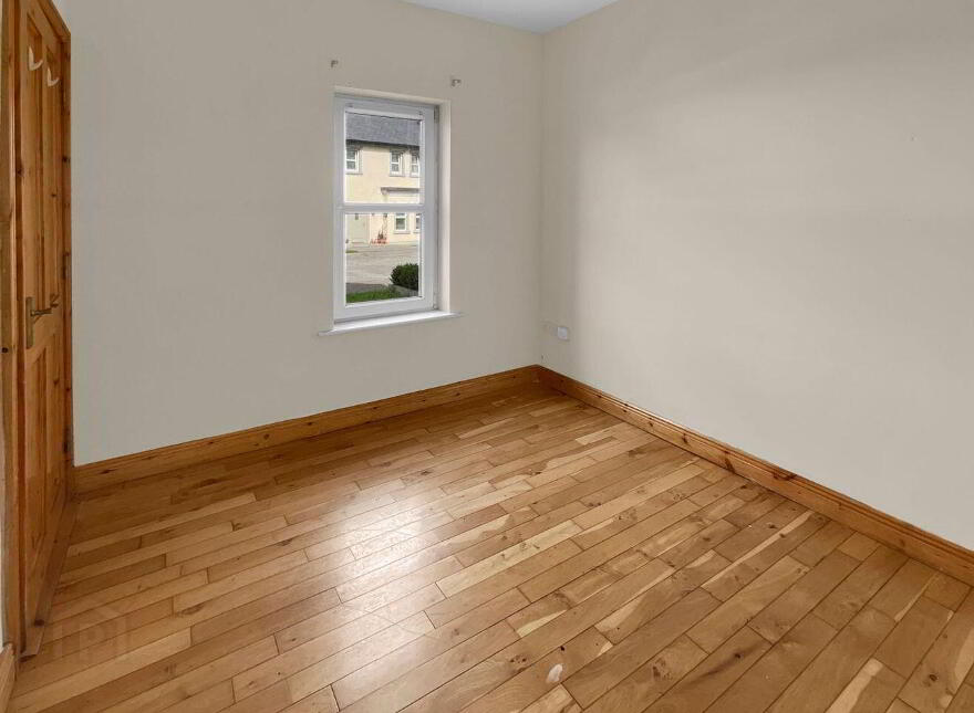 49 An Chuirt, Monard, E34AC80